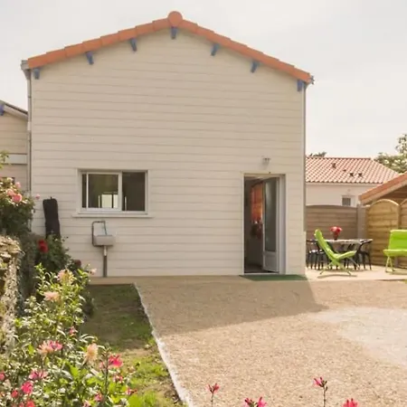 Holiday home Maison Mitoyenne Cosy A 200m De La Avec Terrasse, Wifi Et Equipements Bebe - Fr-1-306-1062 *