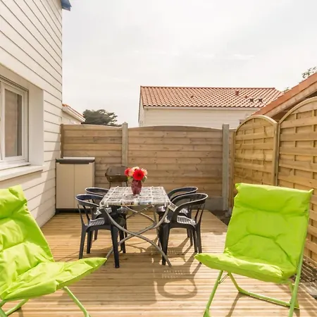 Hébergement de vacances Maison Mitoyenne Cosy à 200m De La Avec Terrasse, Wifi Et équipements Bébé - Fr-1-306-1062